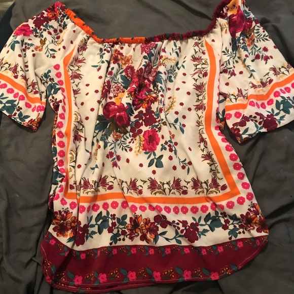 Floral blouse🌷 - Picture 1 of 2
